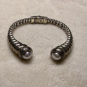 Eleganza sterling silver and 18K yellow gold mabe pearl tip ribbed cuff bracelet